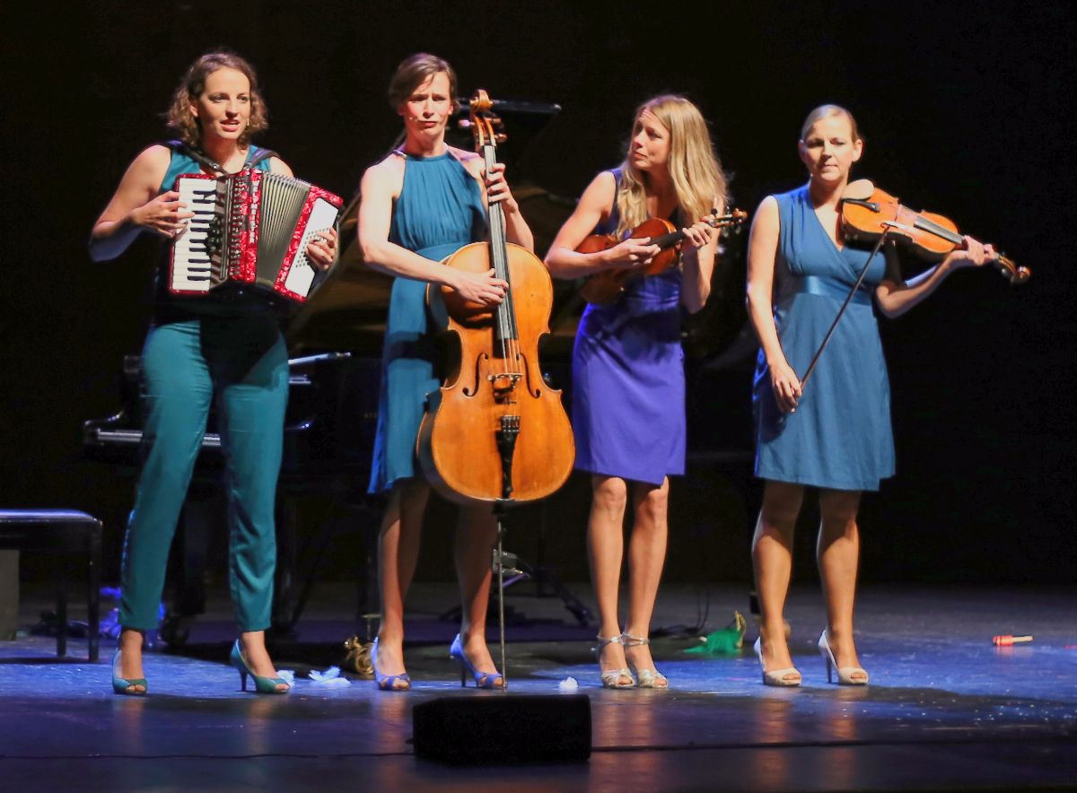 Musical Quartet "Salut Salon" Performs in Haifa