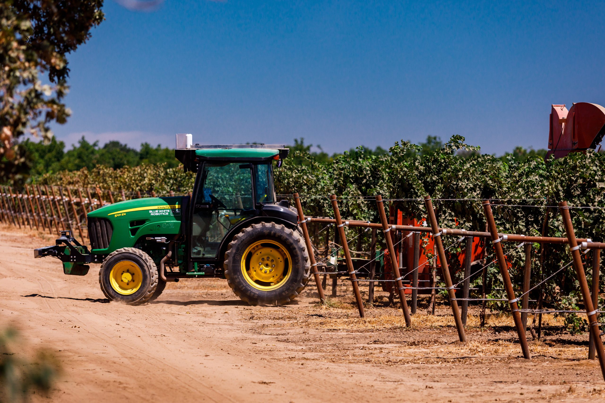 Blue White Robotics Autonomous tractor (Photo: Digital vendetta productions)